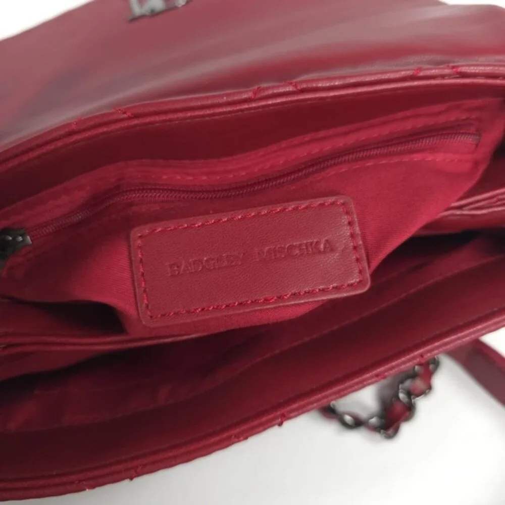 NWT BADGLEY MISCHKA DIAMOND RED VEGAN LEATHER‎ QUILTED MESSENGER BAG BMH-520